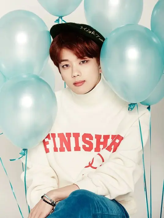 Youngjae B.A.P memang mempunyai wajah yang tampan, sorot matanya yang teduh membuat dirinya terlihat semakin keren. (Foto: Soompi.com)