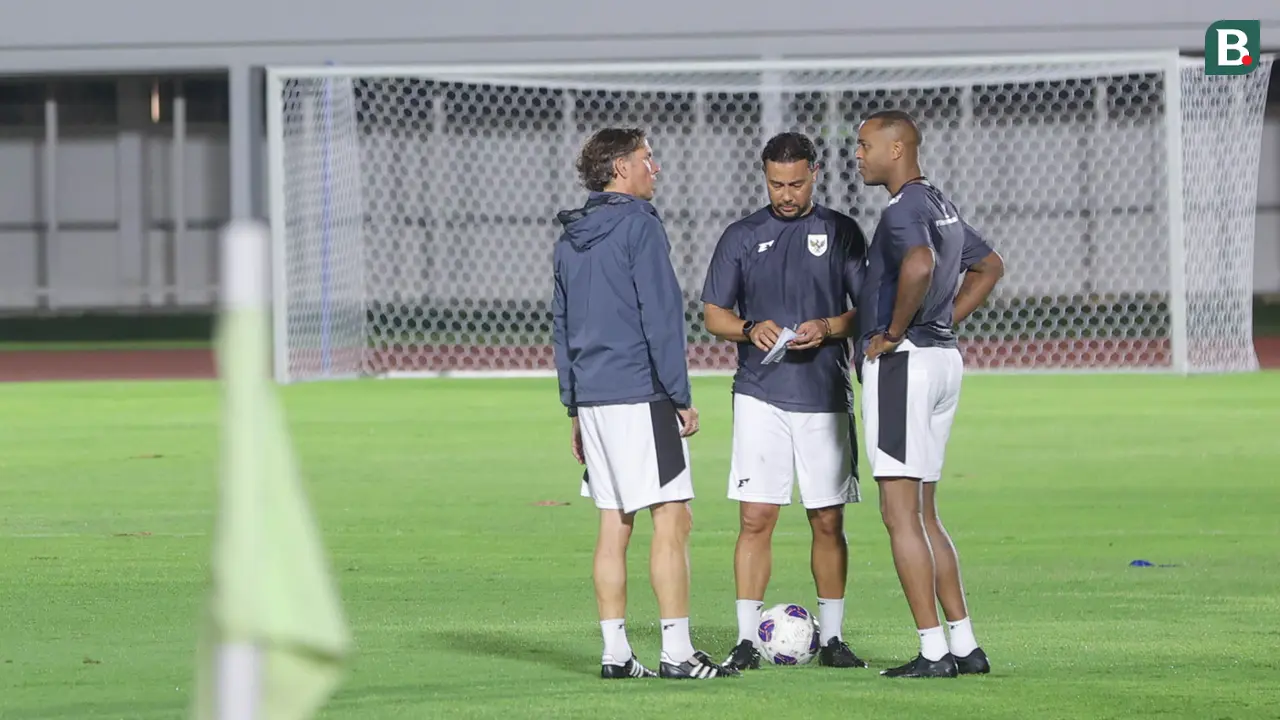 Foto: Jatuh Bangun Emil Audero Mulyadi di Sesi Latihan, Potensi Debut saat Timnas Indonesia vs Bahrain
