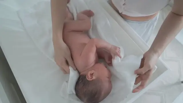 7 Momen Shandy Aulia Mandikan Anak dan Antarkan Tindik, Curi Perhatian