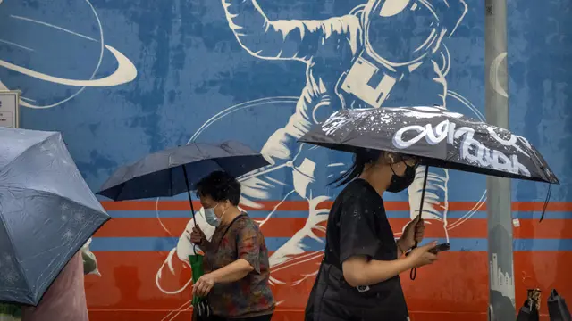 FOTO: Aktivitas Warga Setelah Beijing Batalkan Wajib Vaksin untuk Masuk Ruang Publik