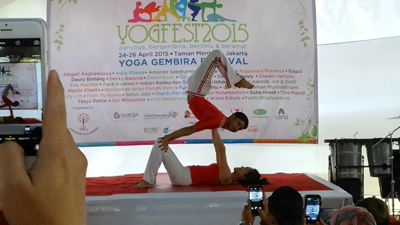 Juara Dunia Yoga Unjuk Gigi di Yogfest 2015