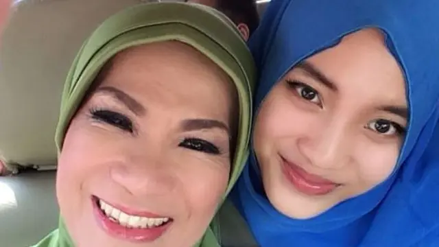 6 Momen Kedekatan Mendiang Dorce dan Fatimah Anak Angkat dari Kecil Hingga Dewasa