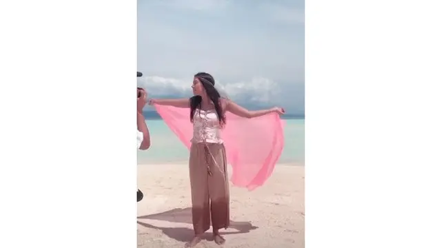 Kapal Sempat Mogok, Ini 6 Momen Seru Liburan Aurelie Moeremans di Raja Ampat