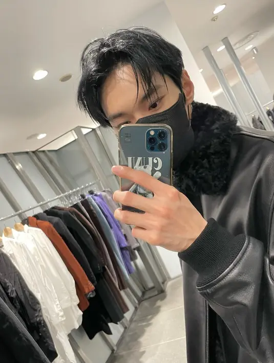 Doyoung juga turut berkarier dalam dunia akting seperti dalam drama “Cafe Midnight” hingga menjadi pemeran utama untuk  serial Dear X Who Doesn’t Love Me yang tayang pada pertengahan tahun 2022 lalu. (FOTO: instagram.com/do0_nct/)