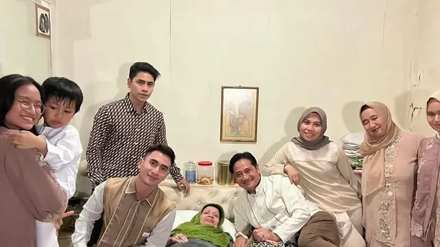 Nenek Meninggal di Usia 82 Tahun, Ini 6 Potret Verrell Bramasta Antar ke Peristirahatan Terakhir