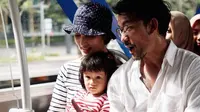 Atiqah Hasiholan dan Rio Dewanto ajak putrinya naik bus dan bajaj (Dok. Instagram/@atiqahhasiholan/https://www.instagram.com/p/BtF9U_slboL/Komarudin)