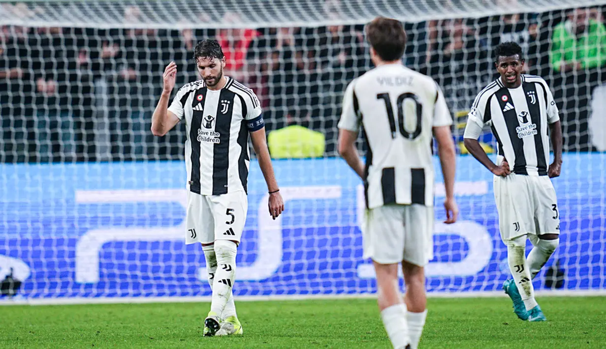 Pemain Juventus tak mampu menutupi kekecewaan setelah dipermalukan VfB Stuttgart di matchday ketiga Liga Champions. (Marco Alpozzi/LaPresse via AP)