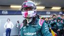 Menempati starting grid ke-11, perjalanan Sebastian Vettel untuk meraih juara dua di GP Azerbaijan sangatlah mengejutkan. Ia berhasil merebut posisi dua dari Hamilton, ketika pembalap Inggris itu melakukan kesalahan keluar lintasan untuk menyalip Perez. (Foto: AFP/Pool/Maxim Shemetov)