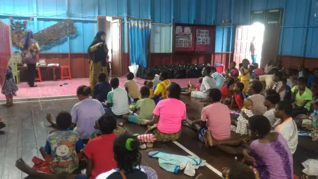 Pemberian Edukasi bagi warga Asmat