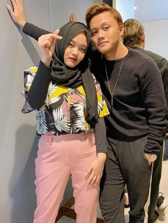 Kebersamaan diantara Rizky dan Putri kerap kali dibagikan melalui akun instagram milik keduanya. (Liputan6.com/IG/putridelinaa