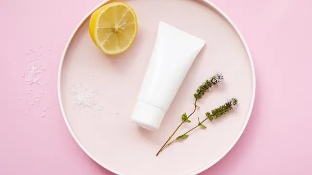 Ilustrasi mencuci muka