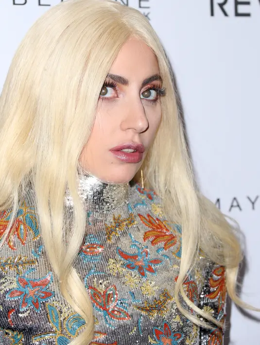 Lady Gaga terlihat cantik tanpa balutan makeup tebal diwajahnya. Ia baru-baru ini mengganti gayanya yang agak sedikit 'Tomboi'. (AFP/Bintang.com)