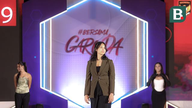 Foto: Aksi Shalika Aurelia dan Para Pemain Timnas Wanita Indonesia Bergaya Bak Model di Peragaan Busana saat PSSI Partner Summit