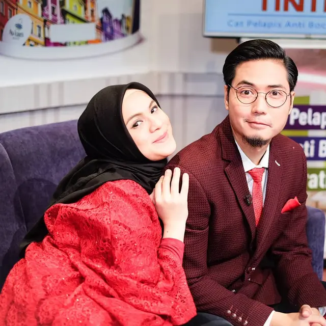 10 Potret Perjalanan Cinta Nycta Gina dan Rizky Kinos, Diizinkan Poligami