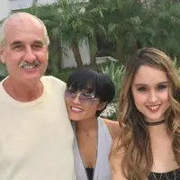 Cinta Laura bersama ibu dan ayahnya, Herdiana dan Michael Kiehl (Instagram/@claurakiehl)