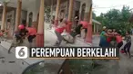 Baru-baru ini beredar video dua orang perempuan berkelahi di depan rumah. Belum diketahui mengapa kejadian itu bisa terjadi.