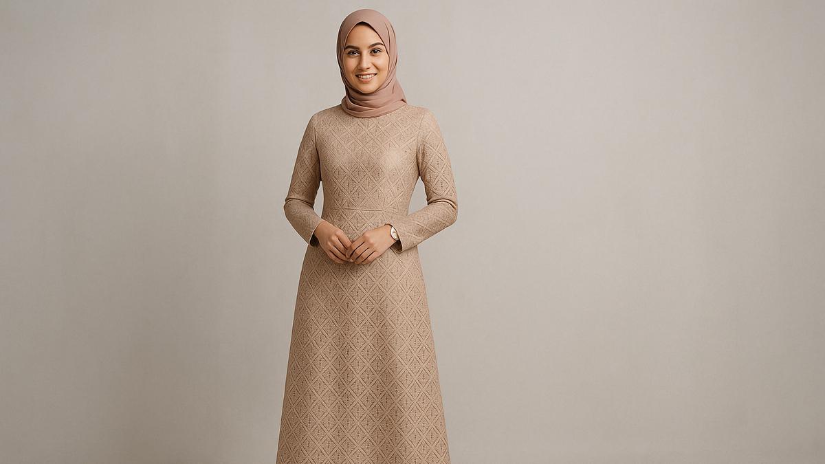 7 Gamis Brokat Warna Nude yang Sedang Tren di 2025, Tampilan Elegan dan Memukau