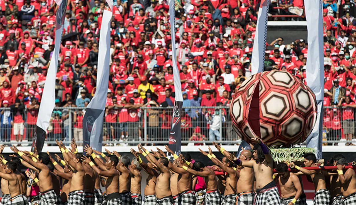 Suasana acara pembukaan Piala Presiden 2015 di Stadion Kapten I Wayan Dipta, Bali, Minggu (30/8/2015). (Bola.com/Vitalis Yogi Trisna)