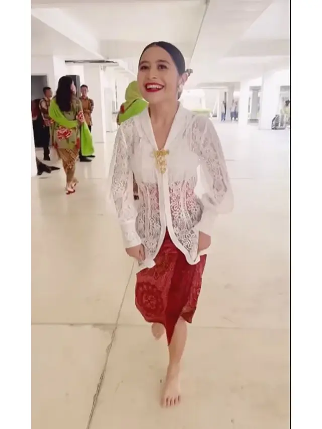 Rayakan Hari Kebaya Nasional, 6 Potret Prilly Bareng Puteri Indonesia Ini Bikin Gemas