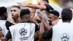 Pemain Al Ittihad merayakan gol kemenangan yang dicetak oleh Abderazak Hamdallah (kedua kiri) pada laga Grup C Liga Champions Asia 2023 melawan Al Quwa Al Jawiya di King Abdullah Sports City, Selasa (24/10/2023) dini hari WIB. (AFP)