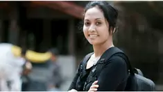  Janazah Allya Sisca Nadya, perempuan 33 tahun yang meninggal usai menjalani terapi di klinik Chiropractic First Agustus 2015 ini, akhirnya diautopsi pihak kepolisian. Autopsi ini dilakukan tak lain untuk mengetahui pasti penyebab kematian Allya. Berita t
