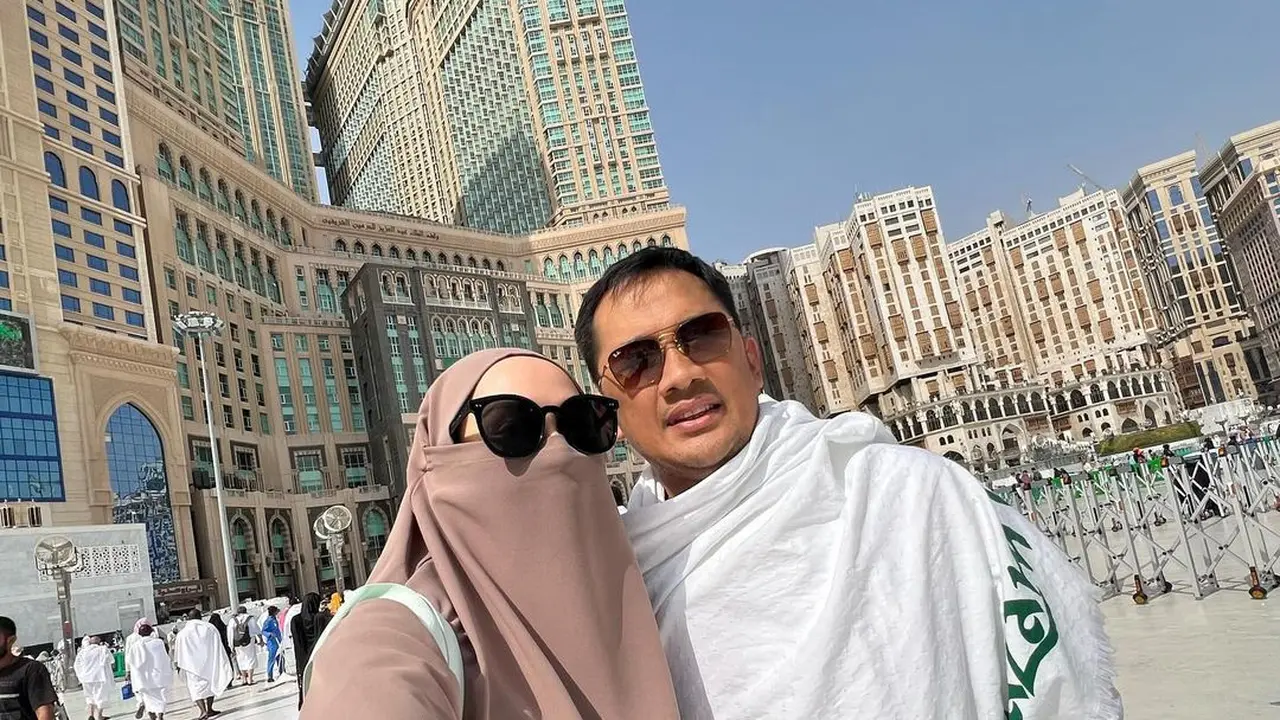 Zaskia Adya Mecca dan Hanung Bramantyo