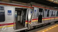 Kondisi Kereta Rel Listrik (KRL) yang mengalami kecelakaan di Stasiun Juanda, Jakarta, Rabu (23/9/2015). KRL nomor 1156 rute Kota - Bogor menabrak KRL 1154 tujuan sama saat tengah stand by di Stasiun Juanda.(Liputan6.com/Faizal Fanani)