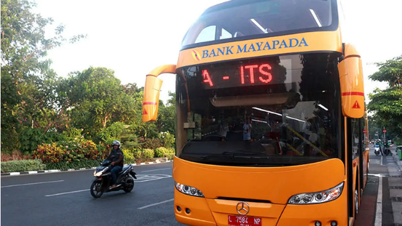 Terkendala Ranting Pohon, Bus Tingkat Suroboyo Uji Coba Rute Baru