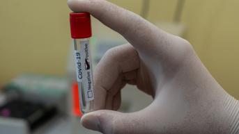 Epidemiolog Sebut Sebagian Masyarakat Masih Terpengaruh Hoaks tentang Vaksin Booster