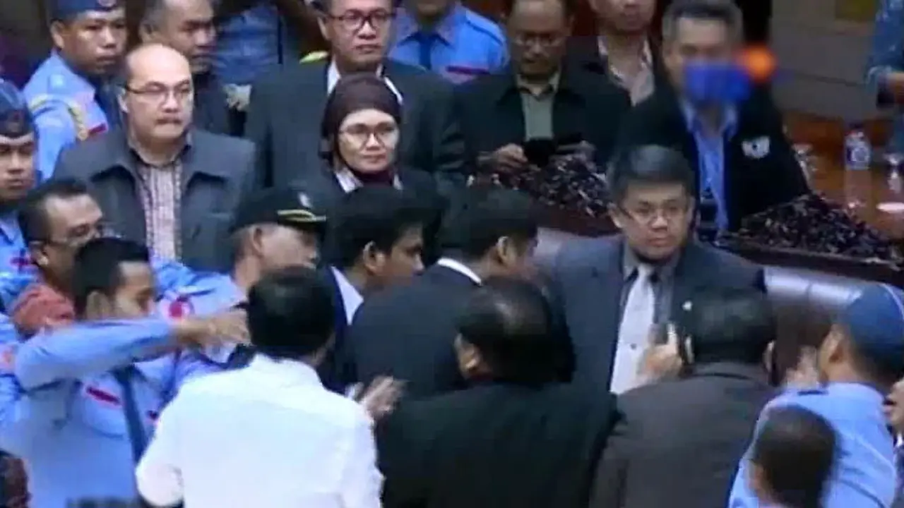 (lip6 Malam) Pengamat-RUU-Pilkada