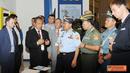Citizen6, Jakarta Pusat: Kasum TNI Marsekal Madya TNI Daryatmo beserta para pejabat Mabes TNI, mengunjungi pameran pertahanan Indo Defence 2012 Expo di JIEX, Jakarta Pusat, Jumat (9/11). (Pengirim: Badarudin bakri)
