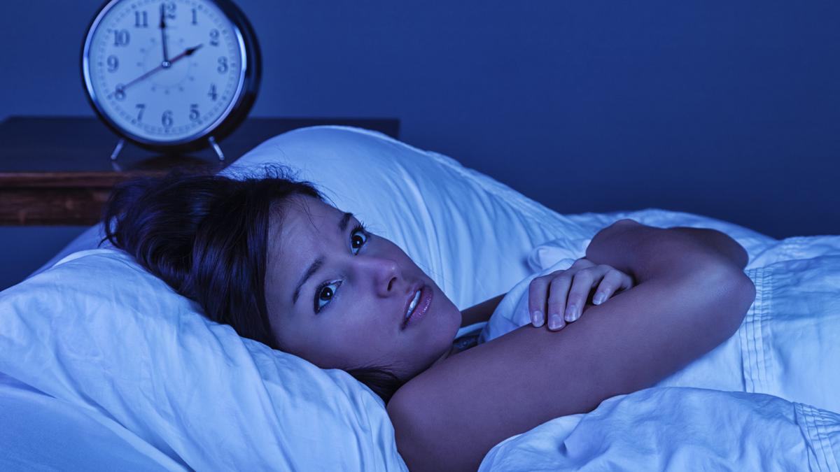 Синдромы характерным проявлением которых является нарушение сна. Причины нарушения сна. Болезни с нарушением сна. Самые распространенные причины бессонницы. Проснулся ночью.