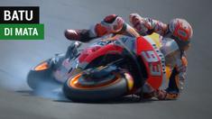 Berita video Marc Marquez yang mengaku ada batu kecil di matanya saat mengejar catatan waktu Jorge Lorenzo pada Kualifikasi MotoGP San Marino 2018.