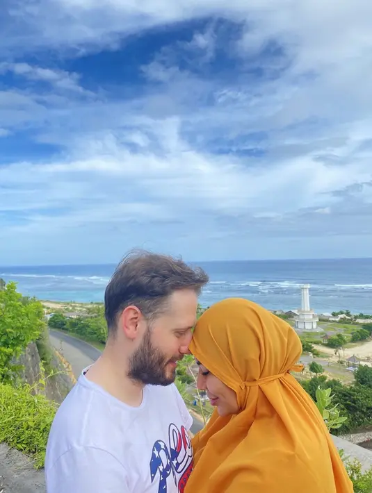 Keduanya juga kerap terlihat tampil begitu sederhana dalam unggahan di akun Instagram. Bahkan, rasa sayang dan cinta satu dengan lainnya terlihat dalam berbagai unggahan di media sosial. (Liputan6.com/IG/@princess_cinta_penelope)