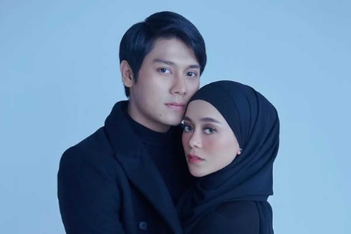 Lesti Kejora dan Rizky Billar Foto Berpelukan, Warganet Doakan Kisah Cintanya seperti Habibie dan Ainun