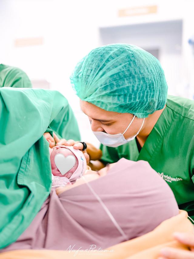 Anisa Rahma Melahirkan Anak Ketiga Perempuan Lagi, Ini 6 Potret Persalinannya