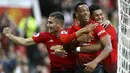 Para pemain Manchester United merayakan gol yang dicetak oleh Anthony Martial ke gawang Watford pada laga Premier League di Stadion Old Trafford, Sabtu (30/3). Manchester United menang 2-1 atas Watford. (AP/Martin Rickett)