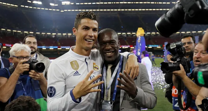 Cristiano Ronaldo dan Clarence Seedorf, pemain yang memenangkan empat gelar Liga Champions. (AFP/Adrian Dennis)