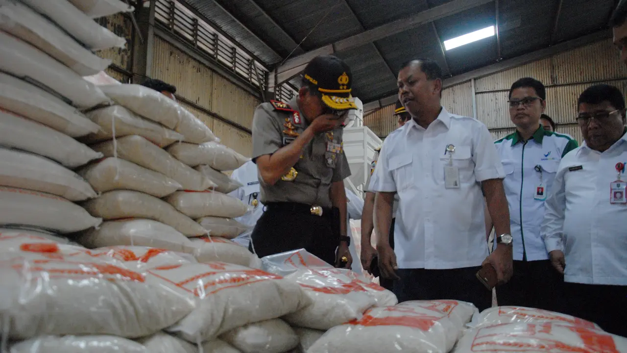 Keluar Masuk Pasar Jelang Natal, Kapolda Riau Mengaku Sedih