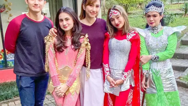 Perankan Sosok Ratu Ini 7 Potret Louise Anastasya dengan Pemain Princess Mermaid