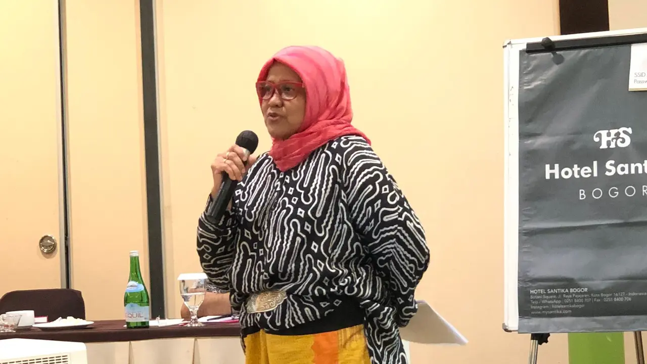 Deputi Bidang Strategi dan Kerja Sama PPATK Tuti Wahyuningsih dalam diskusi Optimalisasi Pencegahan dan Pemberantasan TPPU, TPPT dan Pendanaan Proliferasi Senjata Pemusnah Massal (PPSPM) untuk mendukung Program Green Ekonomi, Kesuksesan Pemilu 2024.