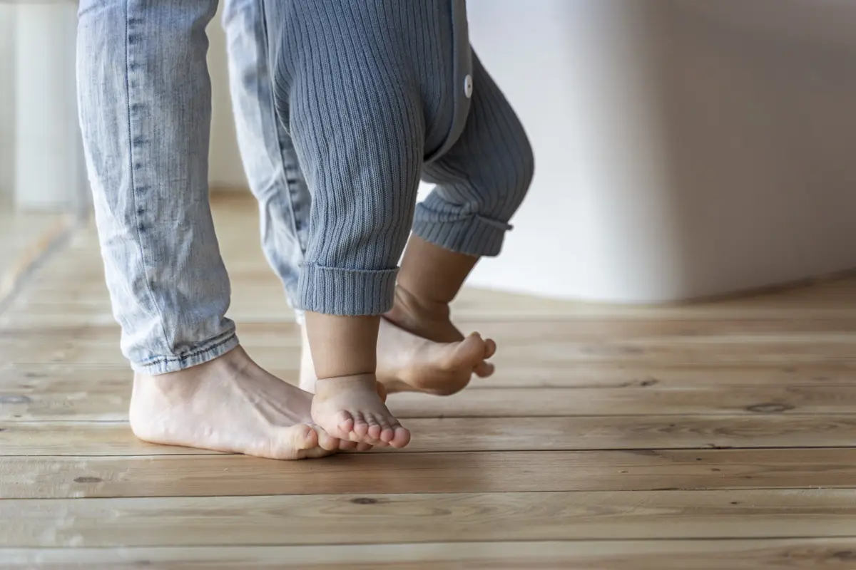 bayi berjalan