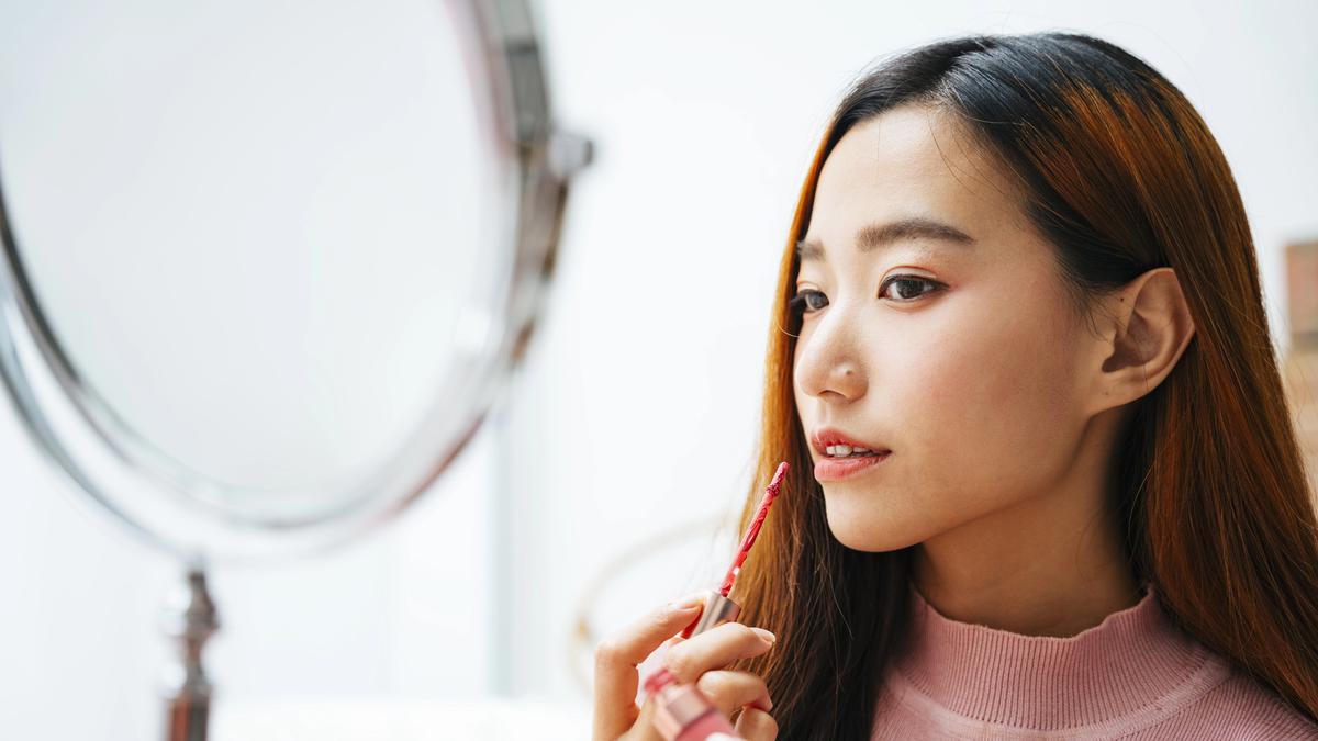 Satu Look Bisa Dipakai Seharian, Duo Lip Tint Ini Jadi Andalan Cewek Gen Z