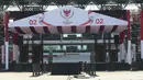 Sebuah tenda didirikan untuk kampanye akbar pasangan capres-cawapres nomor urut 02 Prabowo Subianto-Sandiaga Uno di Stadion Utama Gelora Bung Karno (SUGBK), Jakarta, Sabtu (6/4). Prabowo dan Sandiaga akan melakukan kampanye akbar di stadion GBK pada Minggu 7 April 2019. (merdeka.com/Imam Buhori)