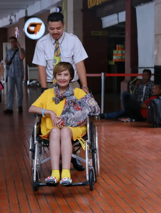 Ia juga mengatakan saat berada di China, tak jarang para dokter mencarinya. Yana sering menghilang lantaran sudah banyak melakukan aktivitas jalan-jalan. Kondisinya kini pun sudah bisa kembali berjalan. (Adrian Putra/Bintang.com)