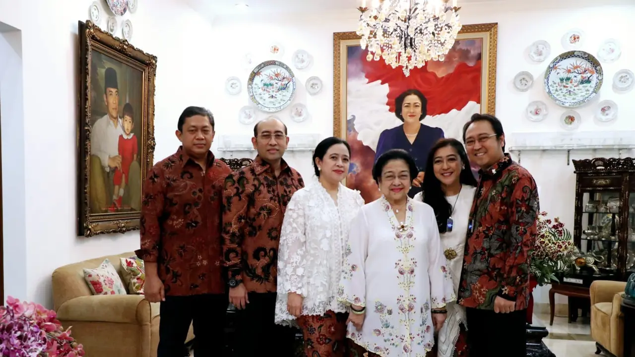 Ketua Umum PDIP Megawati Soekarnoputri pada hari pertama Idul Fitri, Sabtu