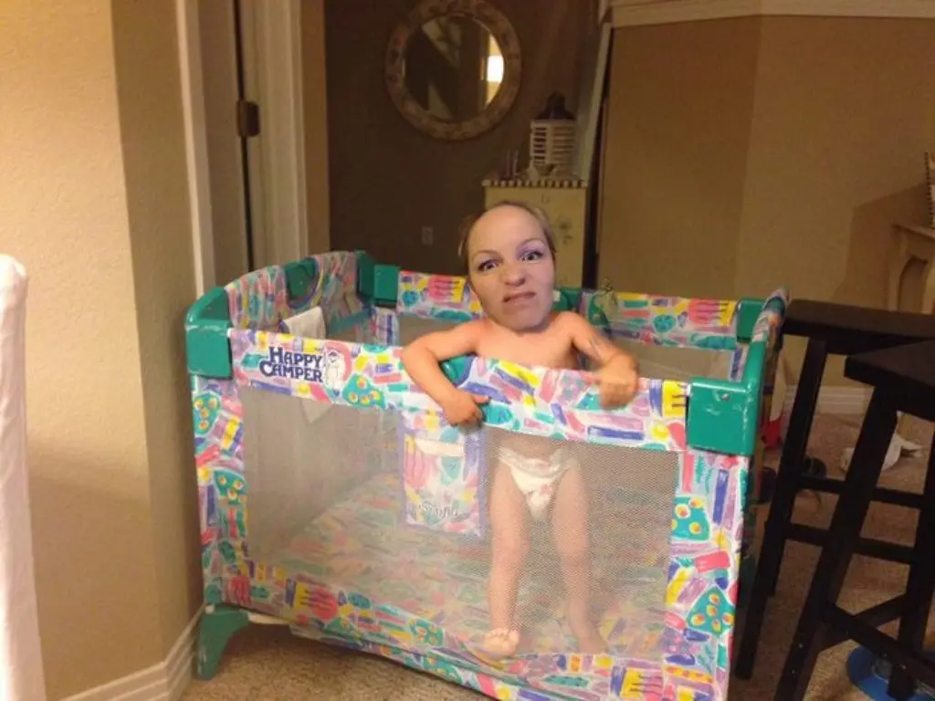 Old baby. (Sumber foto: boredpanda.com)