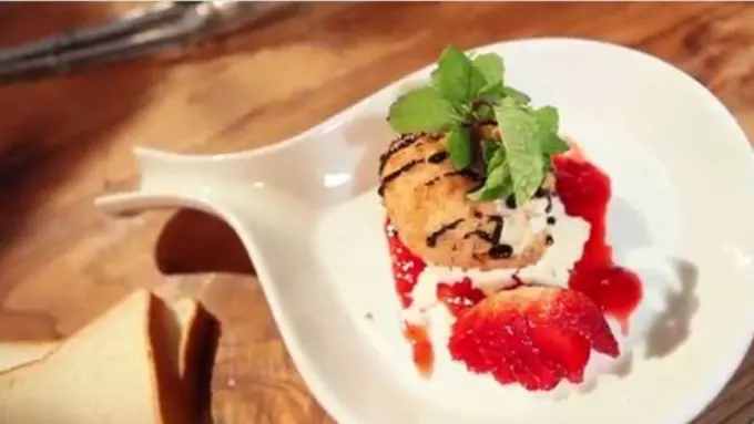 [Bintang] Makan Malam: Bikin Es Krim Goreng Biar Hati Adem