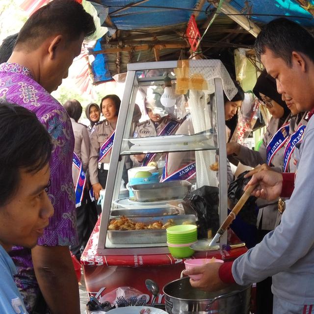Perdana Di Indonesia Polres Sleman Buka Warung Makan Dibayar Doa