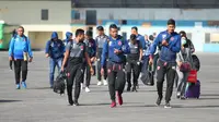 Skuat PSM Makassar menuju Laos untuk meladeni Lao Toyota pada Piala AFC 2019. (Bola.com/Abdi Satria)